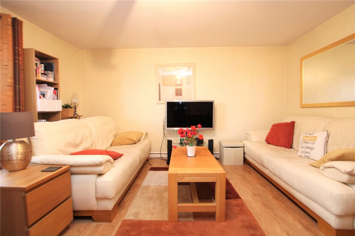 2 bedroom property for sale in New Eltham | Robinson Jackson