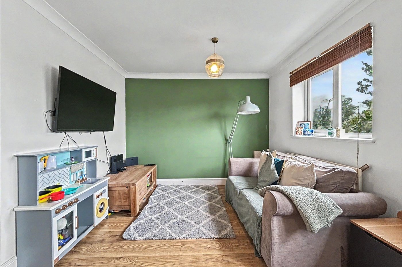 2 bedroom property for sale in Rainham | Robinson Michael & Jackson