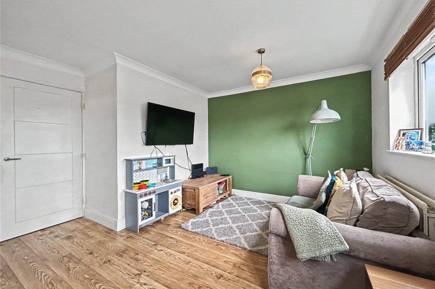 2 bedroom property for sale in Rainham | Robinson Michael & Jackson