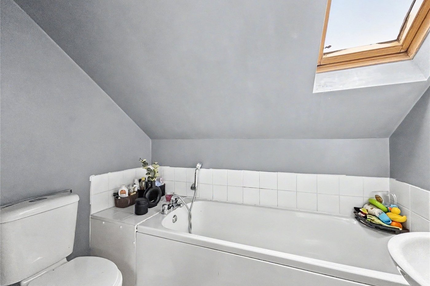 2 bedroom property for sale in Rainham | Robinson Michael & Jackson