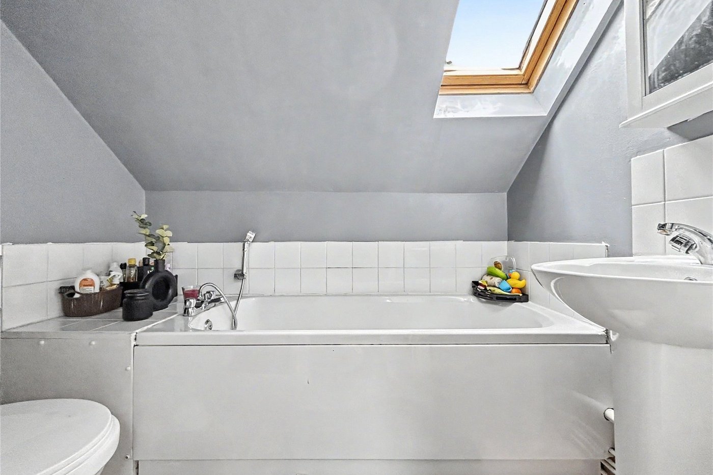 2 bedroom property for sale in Rainham | Robinson Michael & Jackson