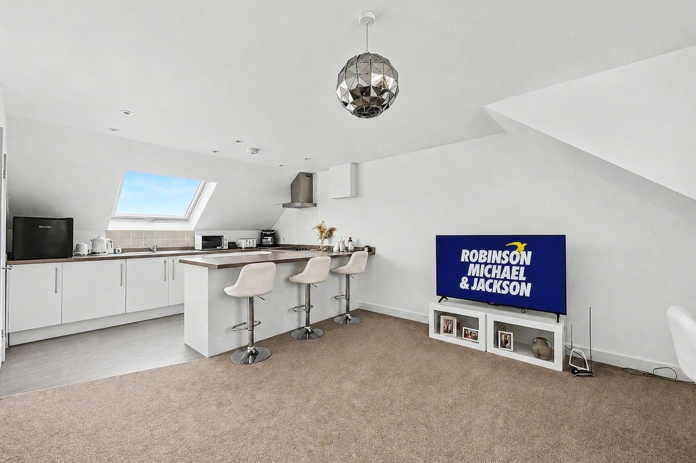 2 bedroom property for sale in Rainham | Robinson Michael & Jackson