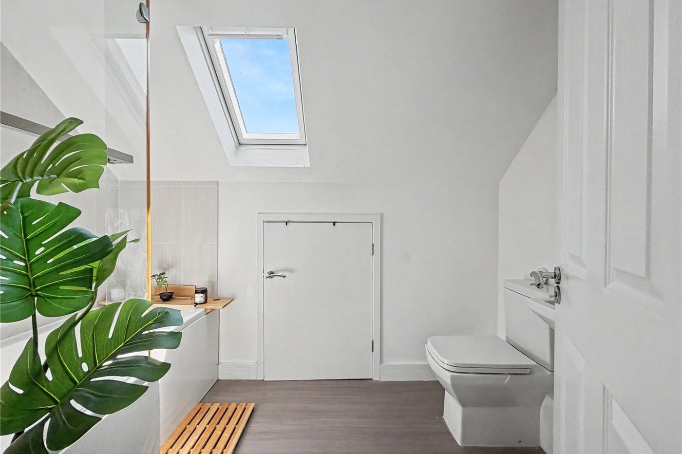 2 bedroom property for sale in Rainham | Robinson Michael & Jackson