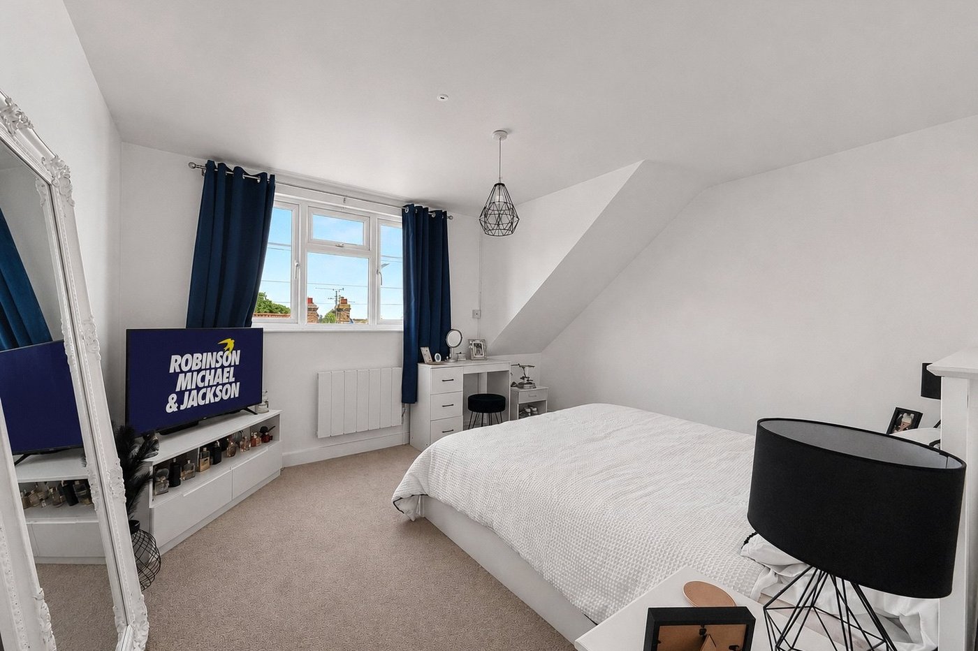 2 bedroom property for sale in Rainham | Robinson Michael & Jackson