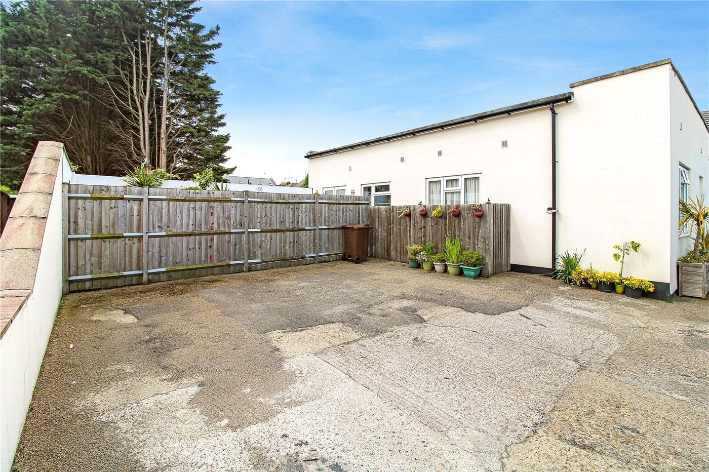 2 bedroom property for sale in Rainham | Robinson Michael & Jackson