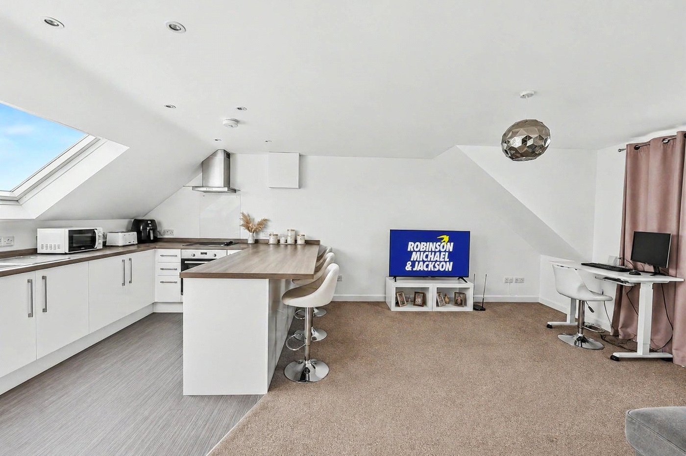 2 bedroom property for sale in Rainham | Robinson Michael & Jackson
