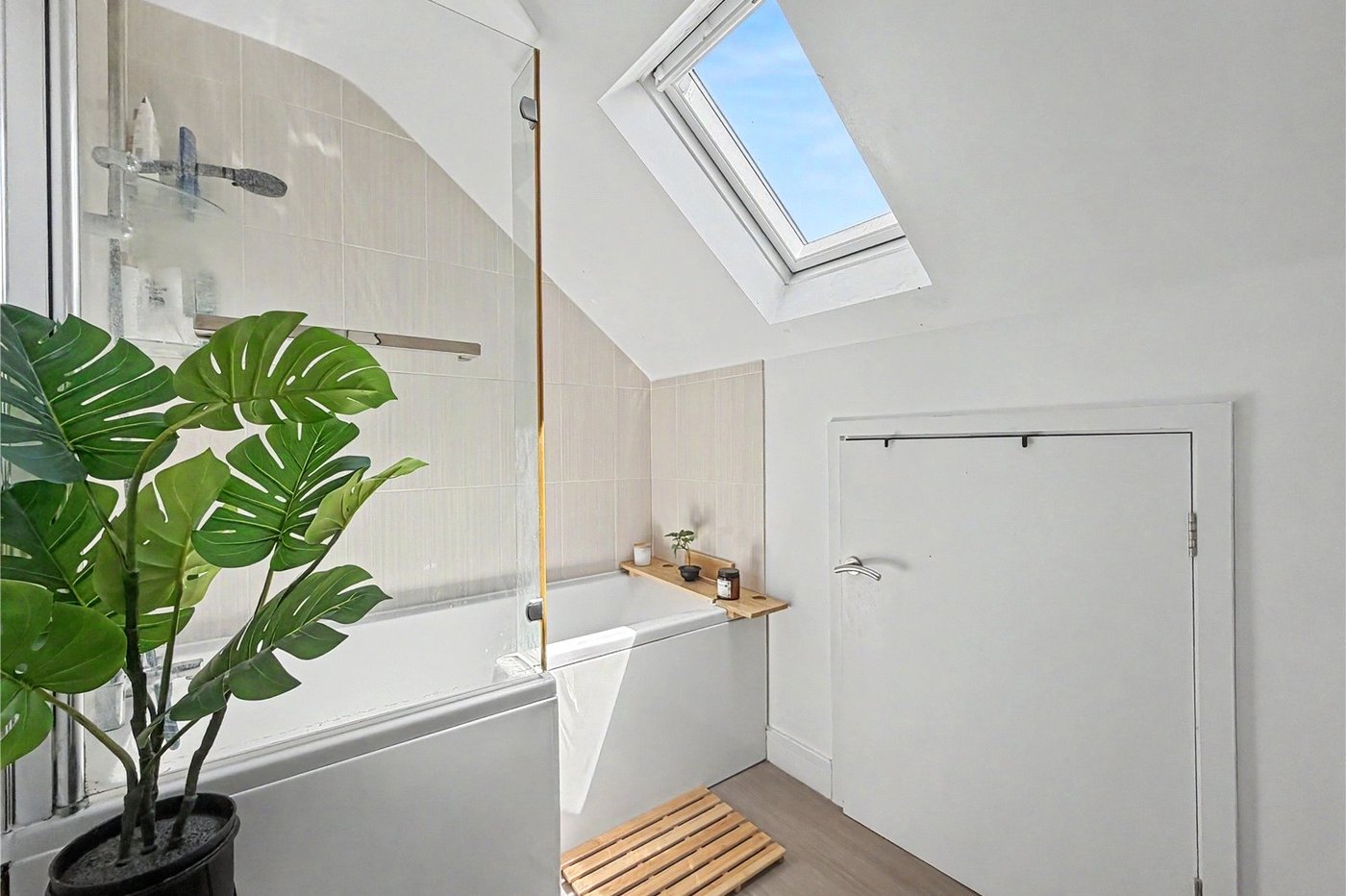 2 bedroom property for sale in Rainham | Robinson Michael & Jackson