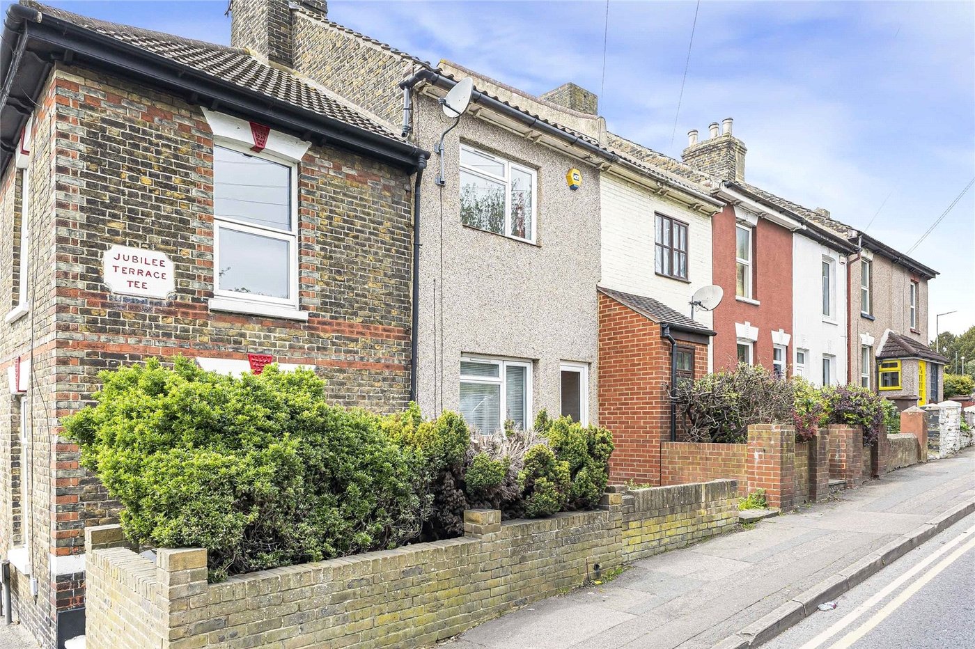 2 bedroom house for sale in Strood | Robinson Michael & Jackson