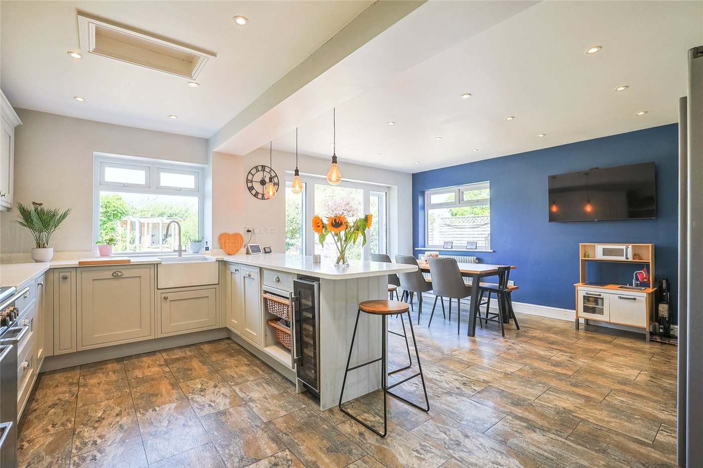 5 bedroom bungalow for sale in Sittingbourne | Robinson Michael & Jackson
