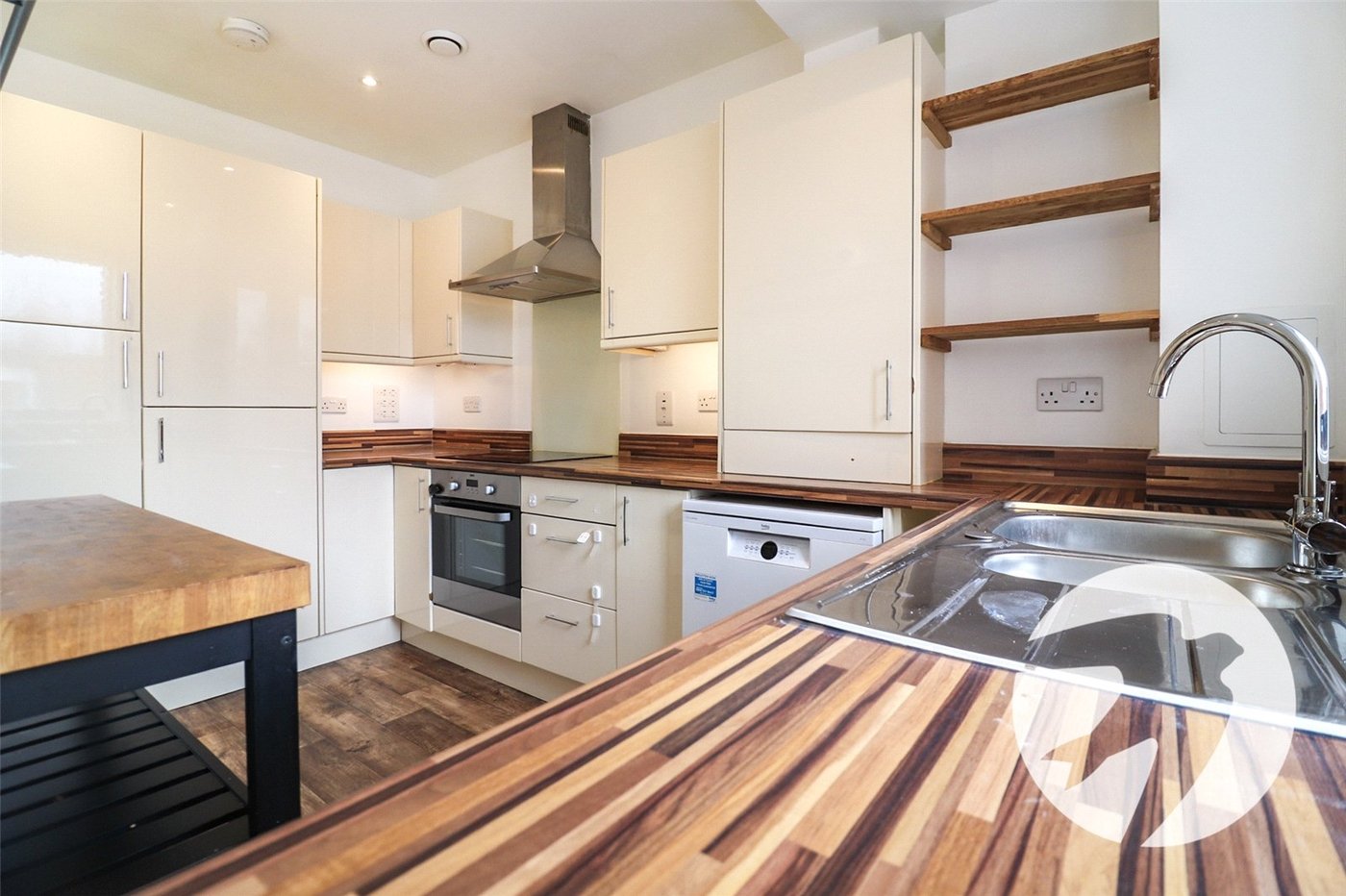 2 bedroom property to rent in Dell View Road | Robinson Jackson