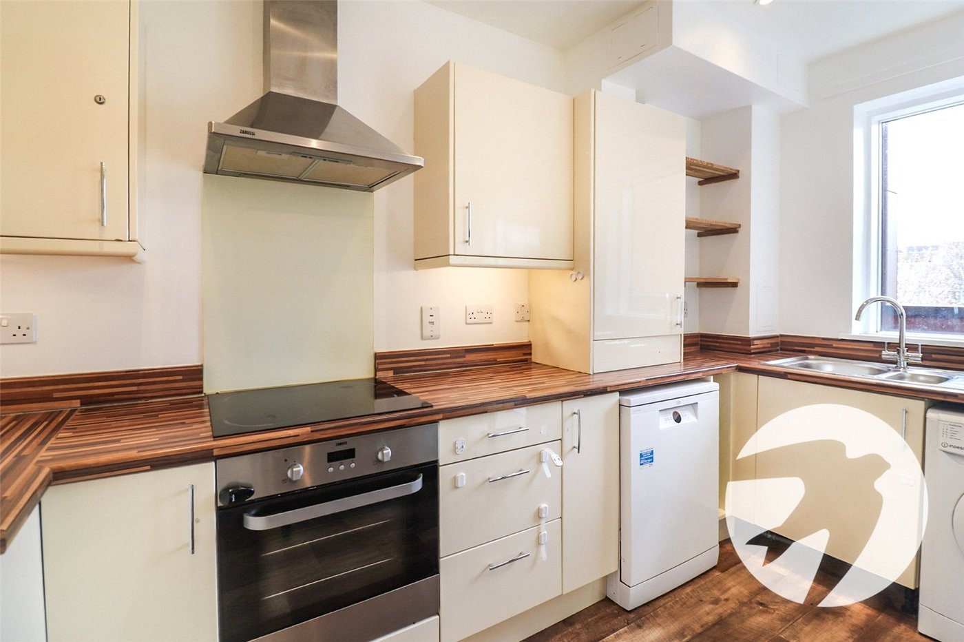 2 bedroom property to rent in Dell View Road | Robinson Jackson