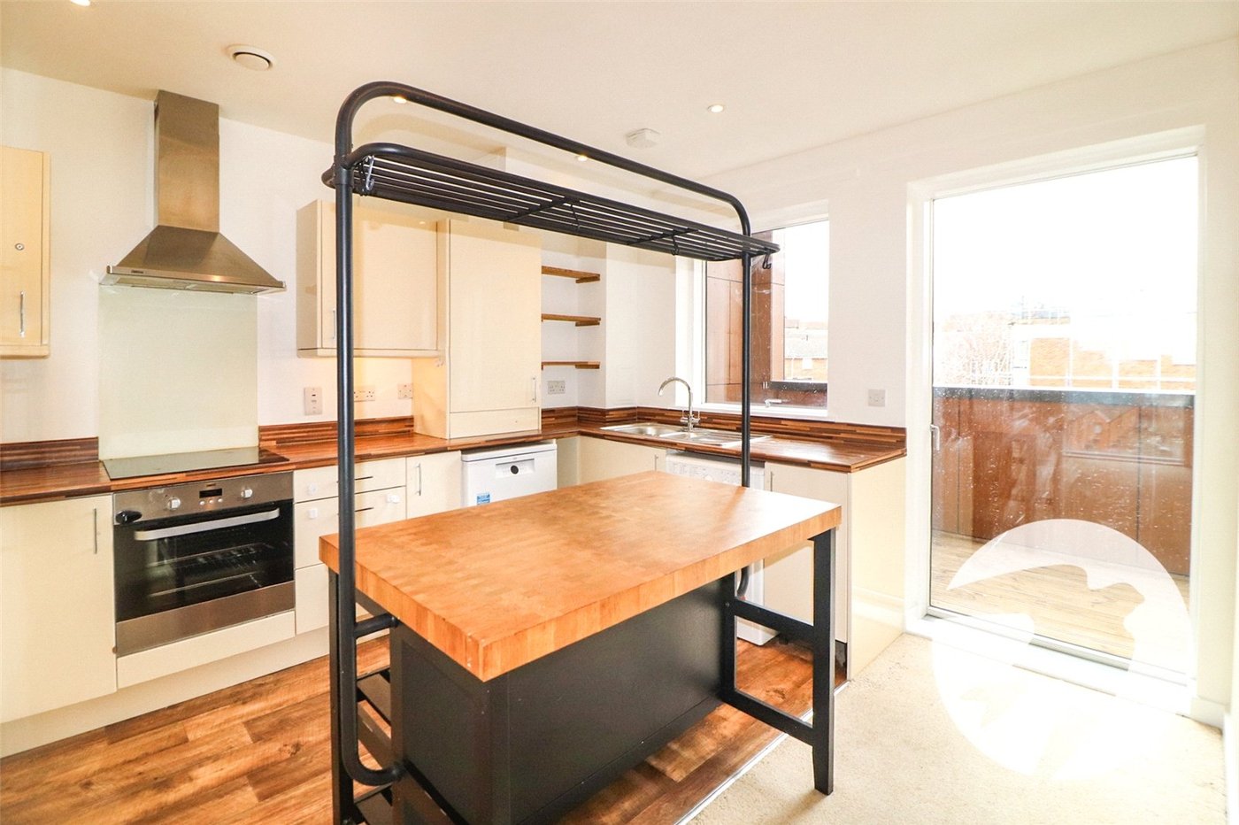 2 bedroom property to rent in Dell View Road | Robinson Jackson