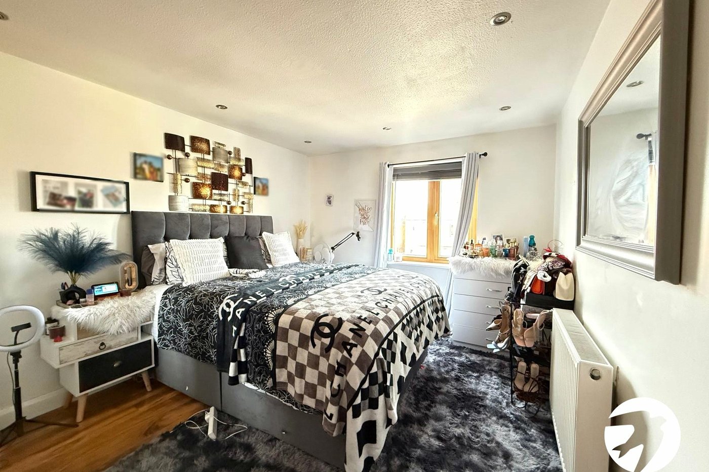 2 bedroom property for sale in London | Robinson Jackson