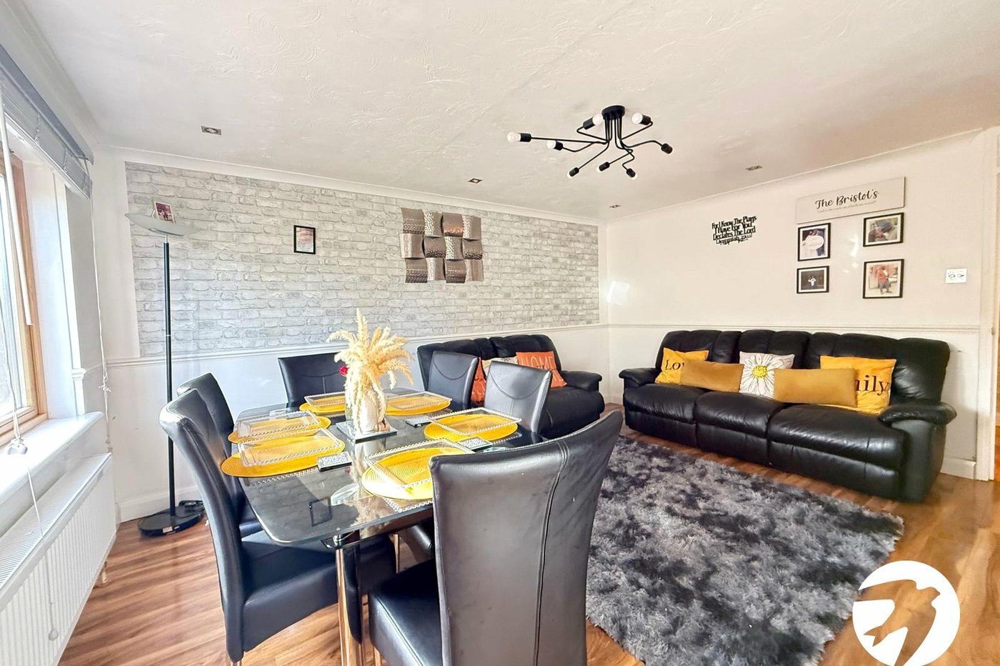 2 bedroom property for sale in London | Robinson Jackson