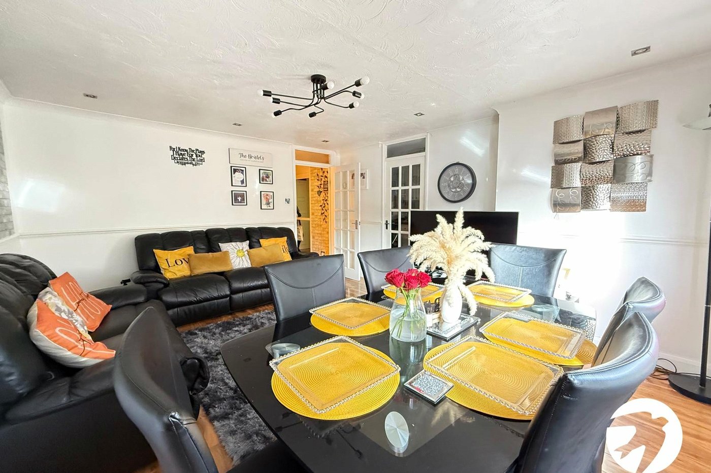 2 bedroom property for sale in London | Robinson Jackson