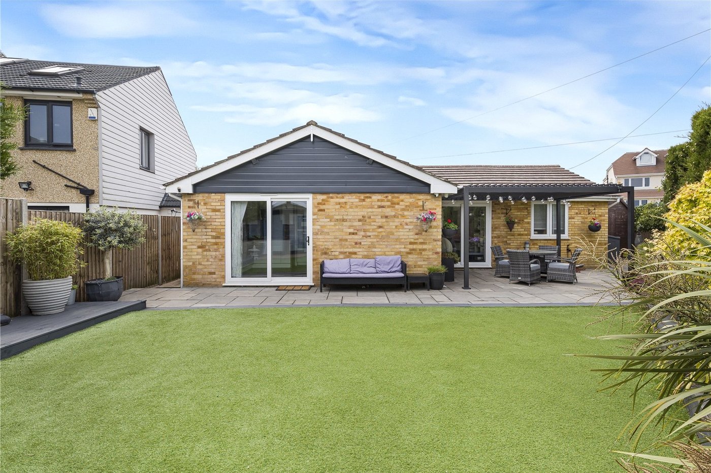 2 bedroom bungalow for sale in Dartford | Robinson Jackson