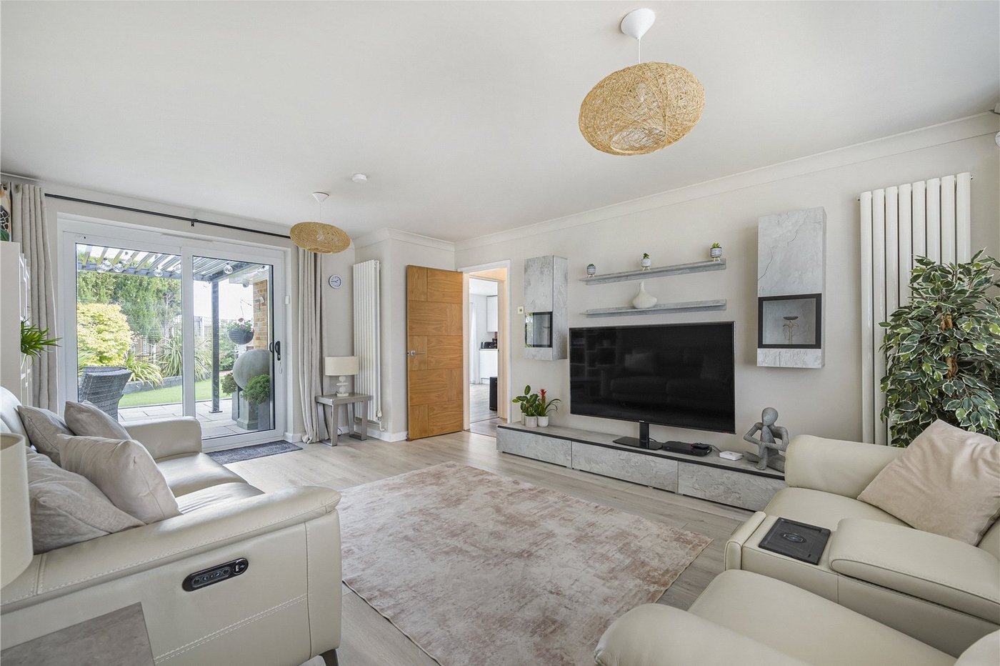 2 bedroom bungalow for sale in Dartford | Robinson Jackson