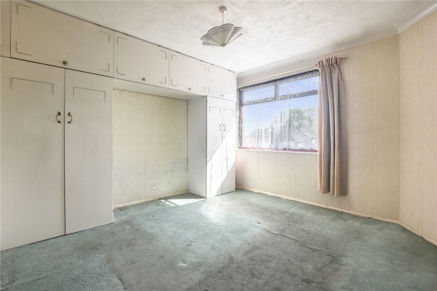 3 bedroom bungalow for sale in Joydens Wood | Robinson Jackson