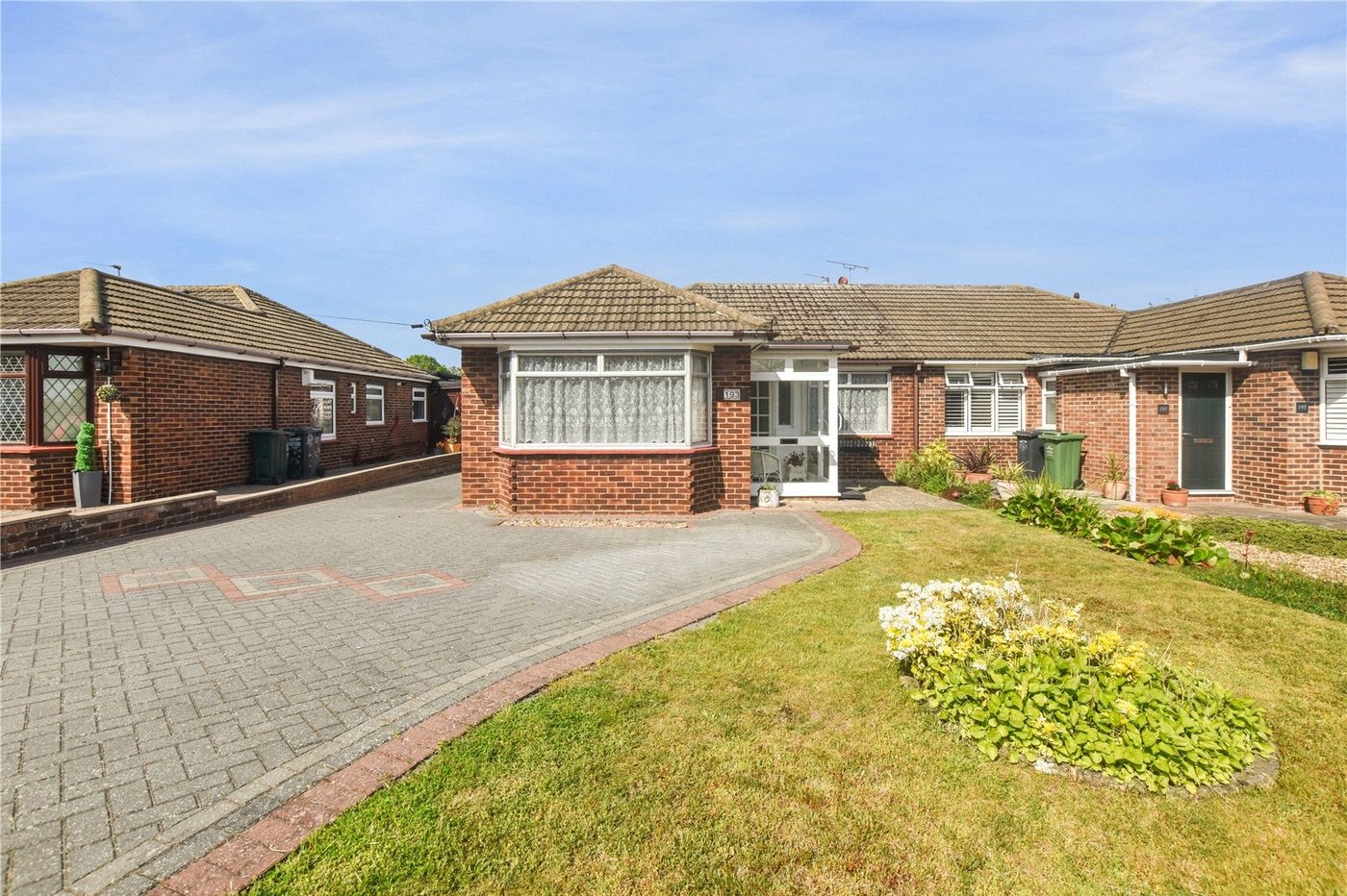 3 bedroom bungalow for sale in Joydens Wood | Robinson Jackson