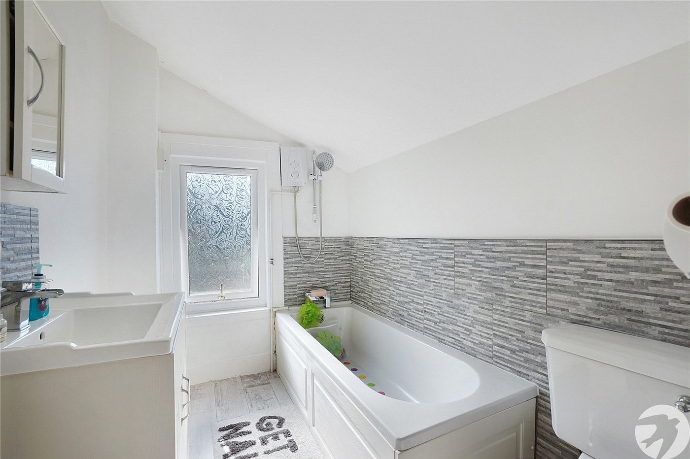 2 bedroom house for sale in Swanscombe | Robinson Jackson