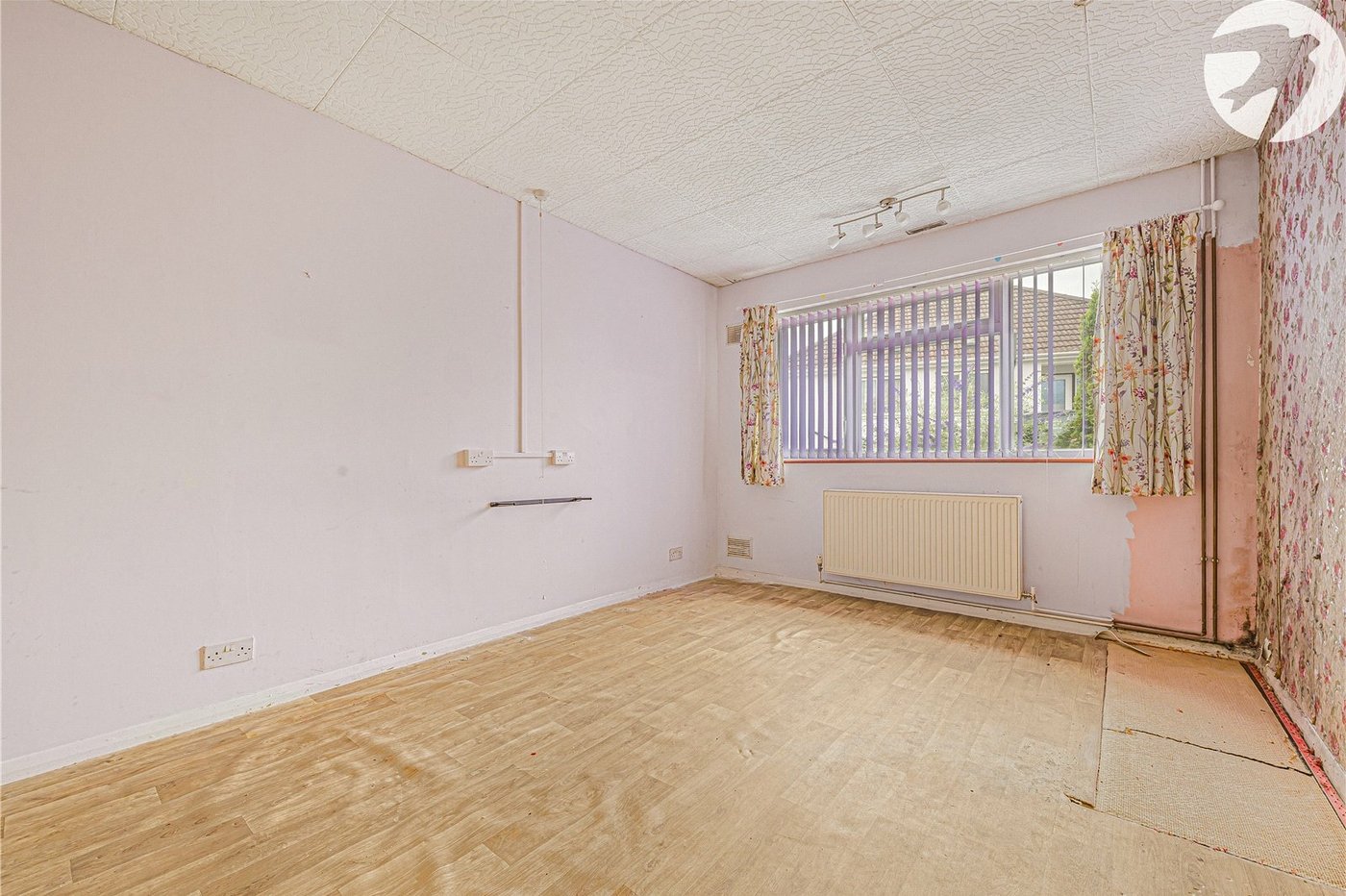 2 bedroom bungalow for sale in Dartford | Robinson Jackson