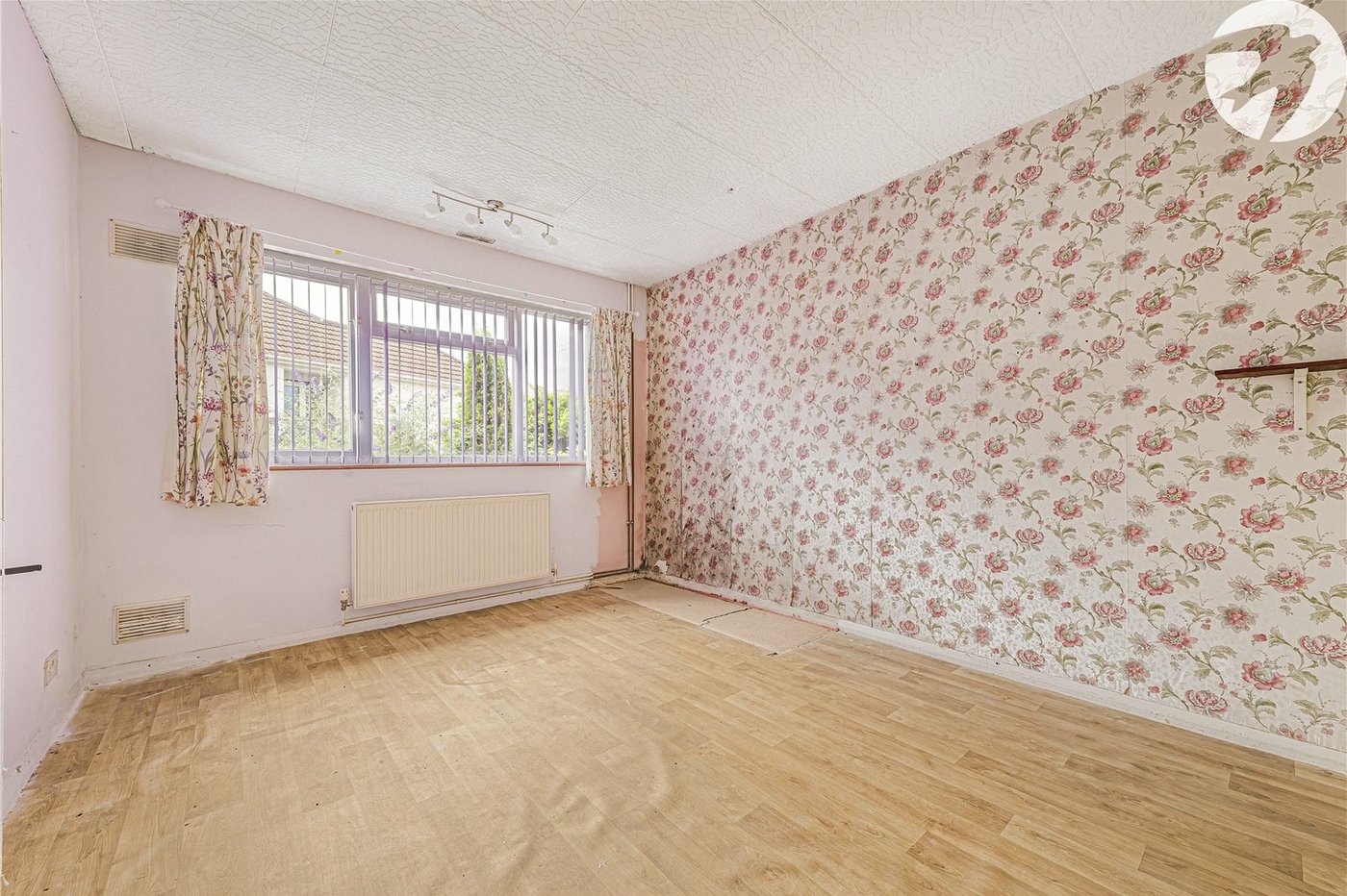 2 bedroom bungalow for sale in Dartford | Robinson Jackson