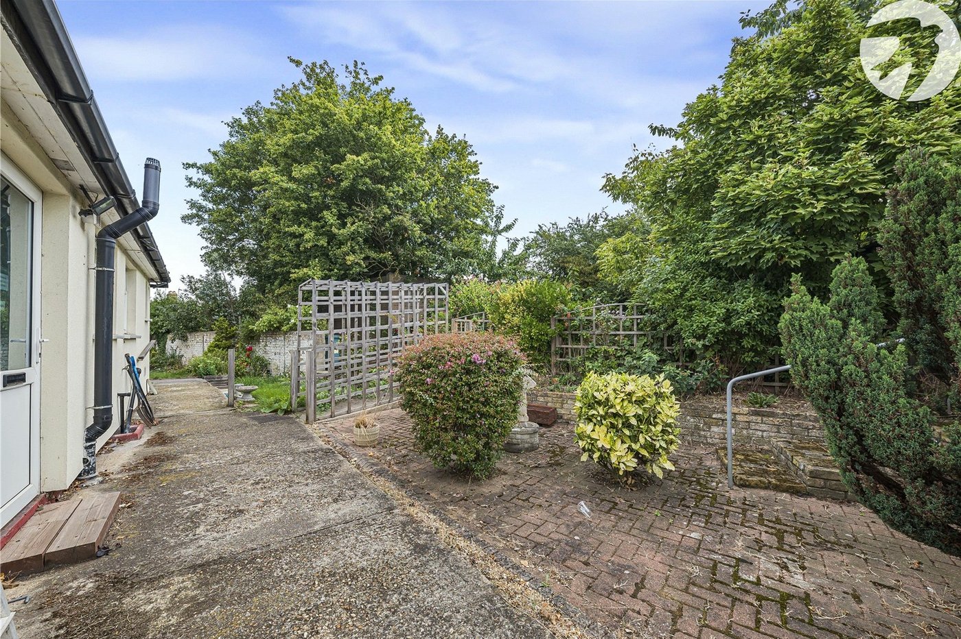 2 bedroom bungalow for sale in Dartford | Robinson Jackson