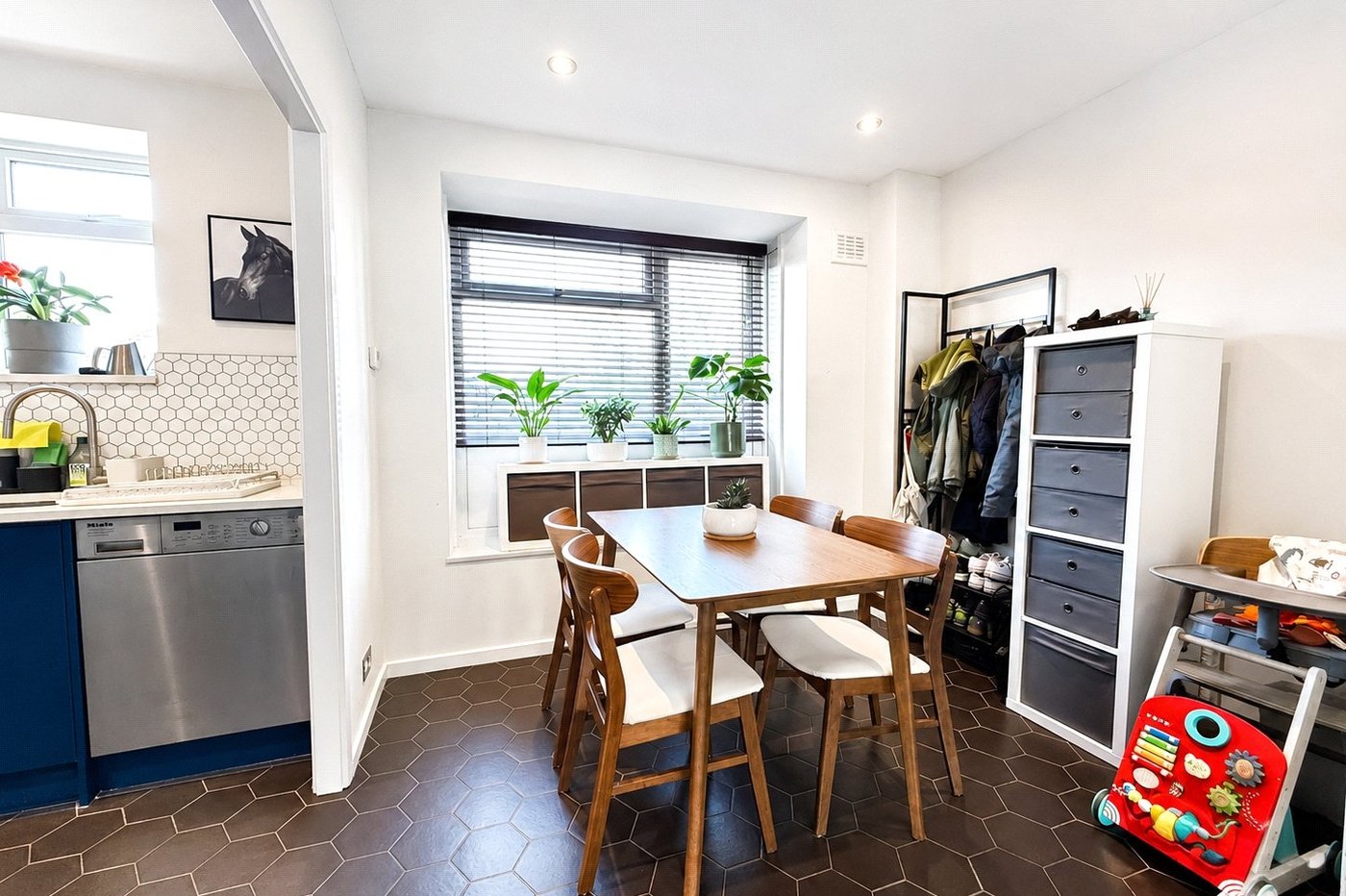 2 bedroom property for sale in London | Robinson Jackson