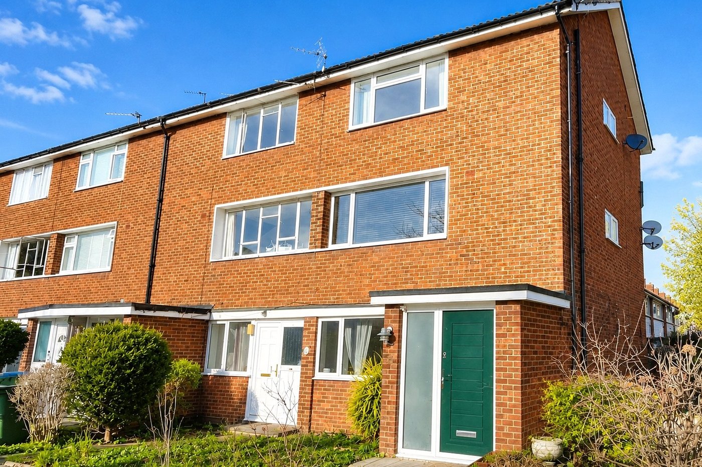 2 bedroom property for sale in London | Robinson Jackson