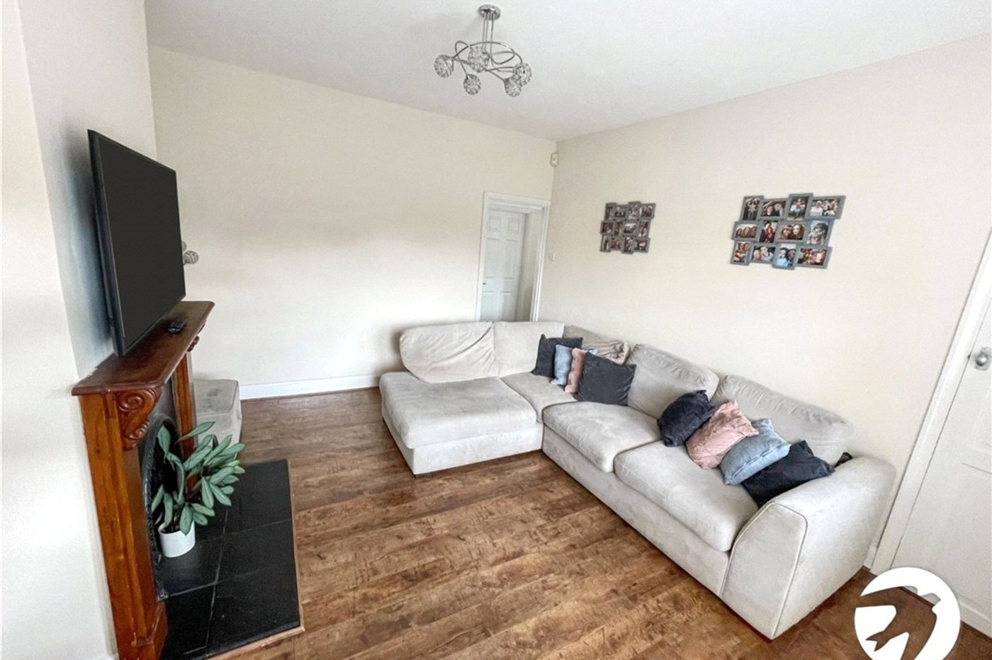 2 bedroom bungalow for sale in Orpington | Robinson Jackson
