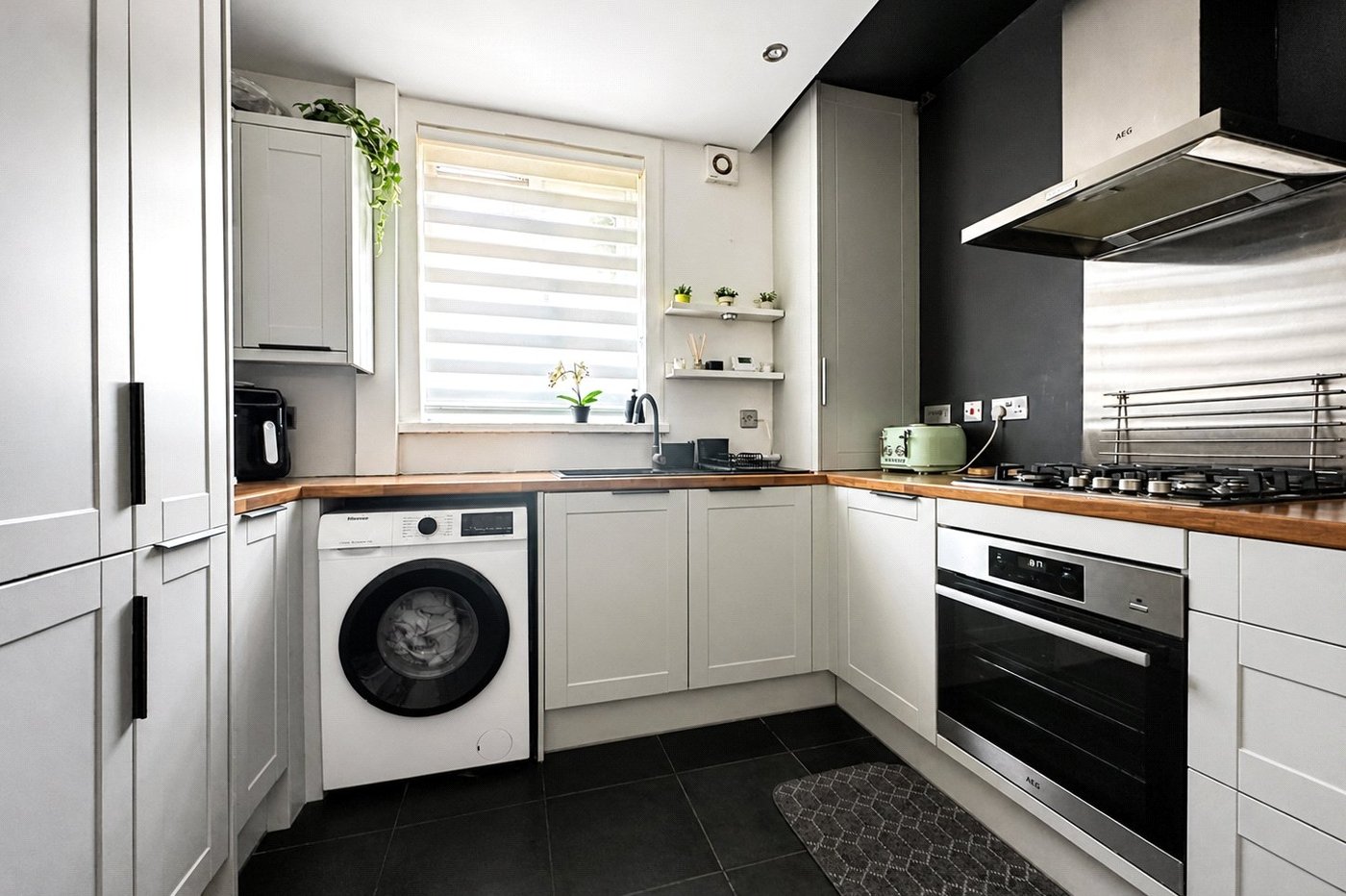 3 bedroom house for sale in London | Robinson Jackson