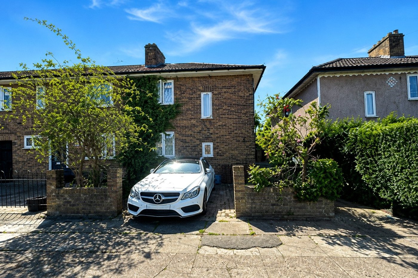 3 bedroom house for sale in London | Robinson Jackson