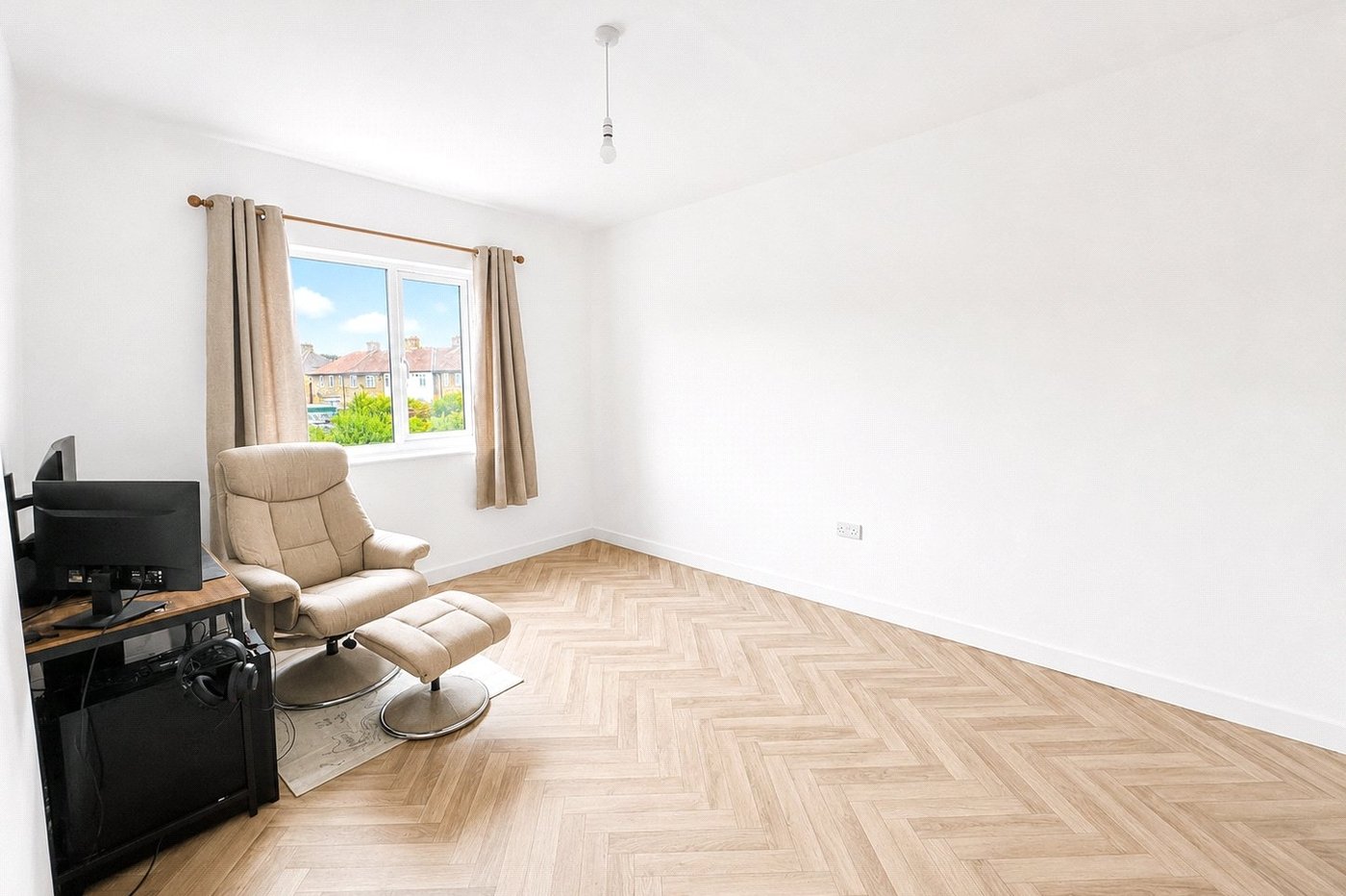 2 bedroom property for sale in London | Robinson Jackson