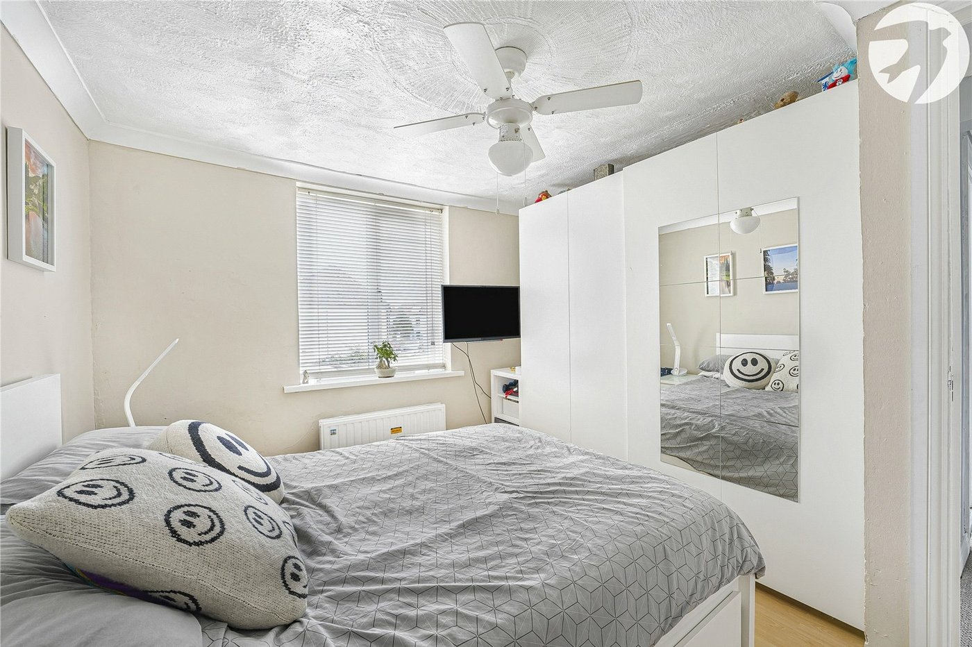 3 bedroom house for sale in Swanscombe | Robinson Jackson