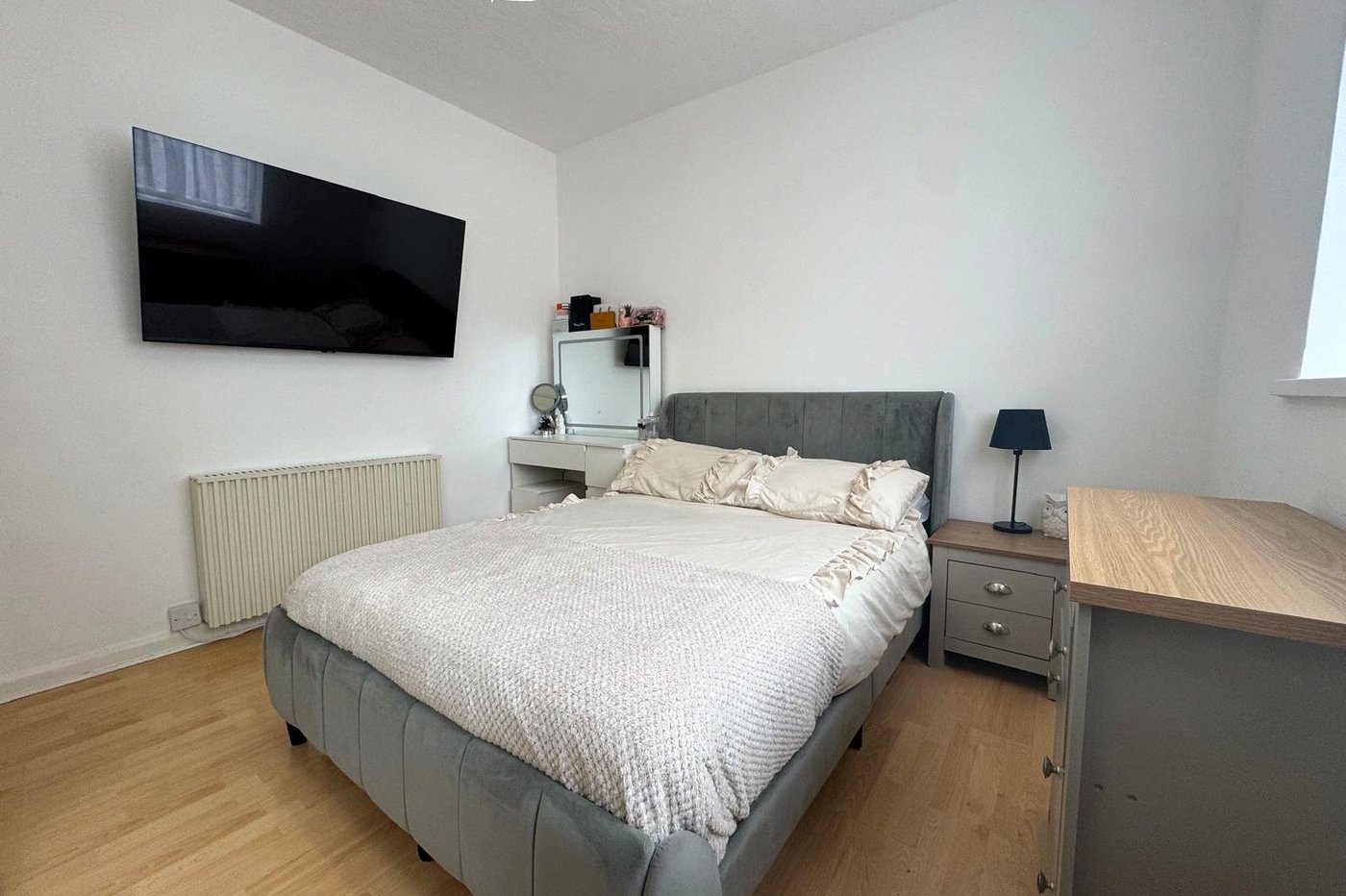 2 bedroom property for sale in Plumstead Common | Robinson Jackson