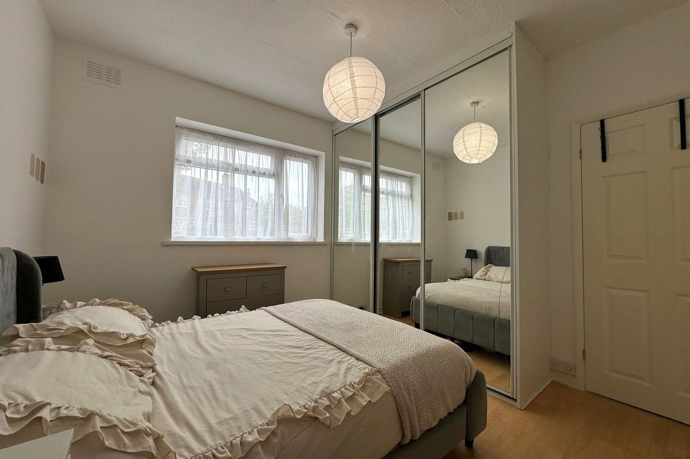 2 bedroom property for sale in Plumstead Common | Robinson Jackson