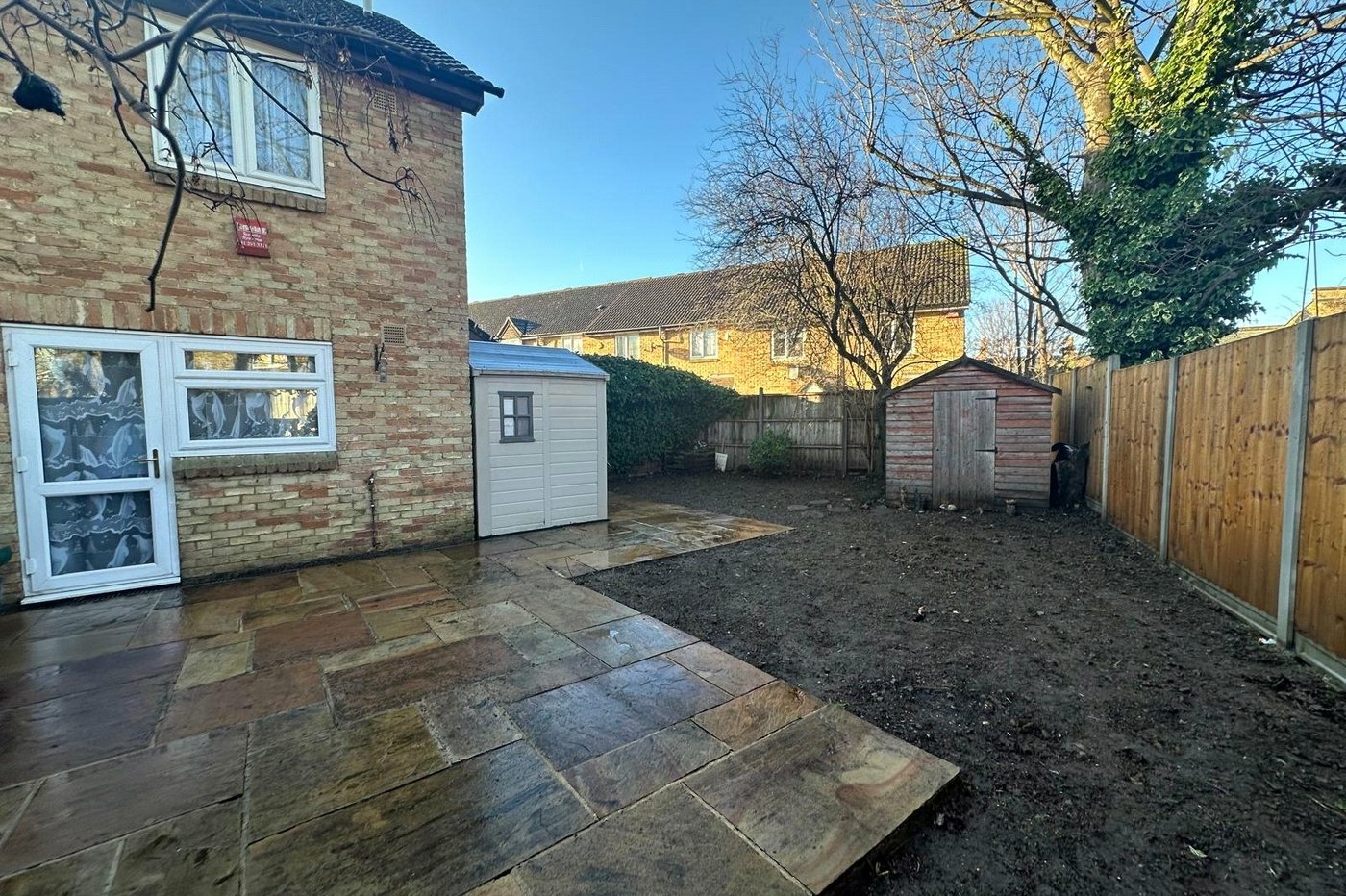 2 bedroom house for sale in London | Robinson Jackson