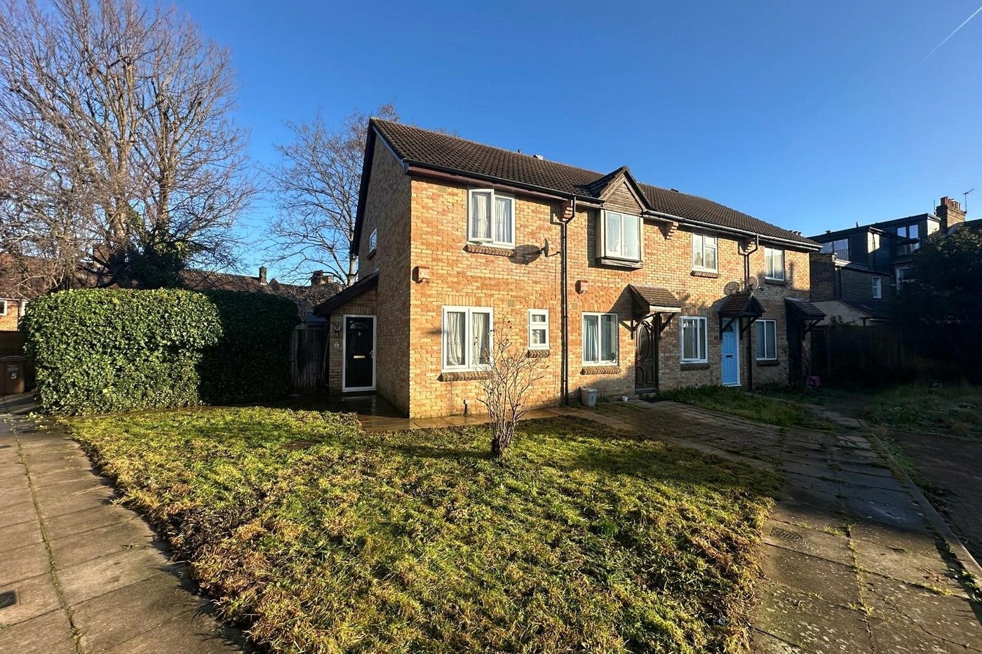 2 bedroom house for sale in London | Robinson Jackson