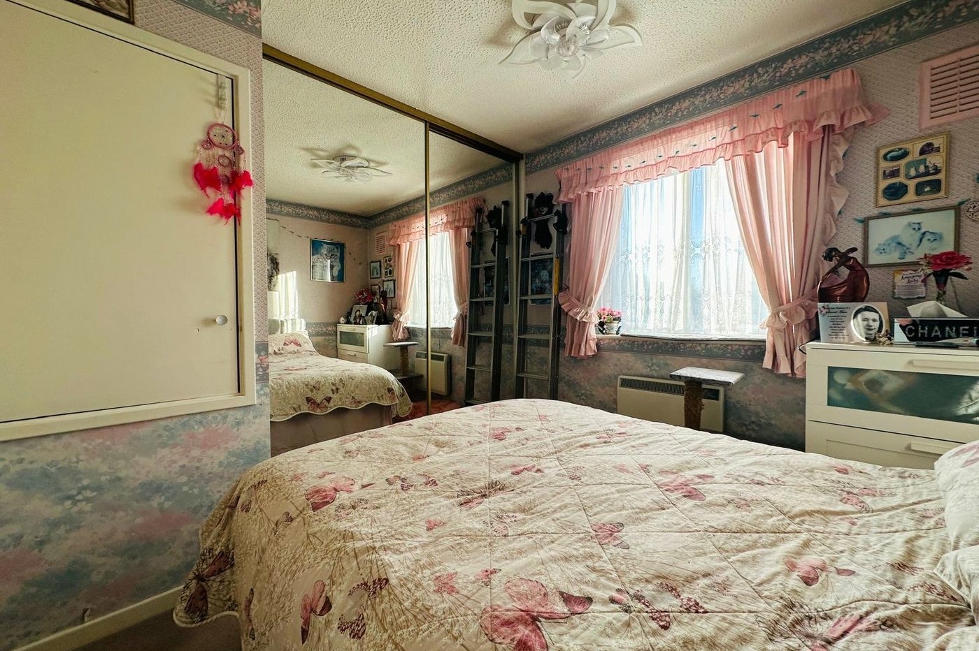 2 bedroom house for sale in London | Robinson Jackson