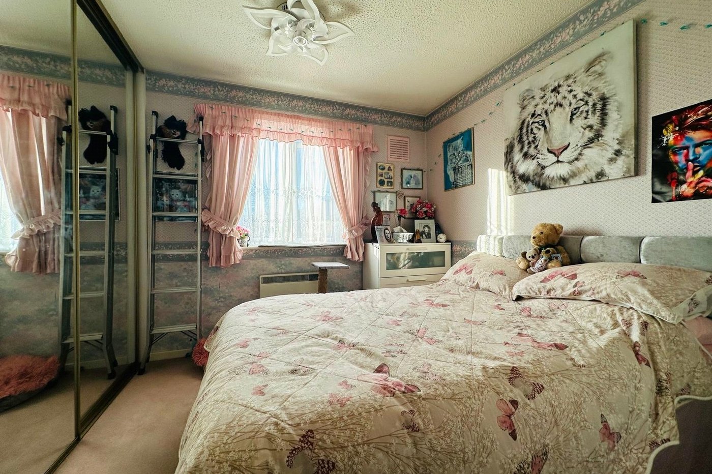 2 bedroom house for sale in London | Robinson Jackson