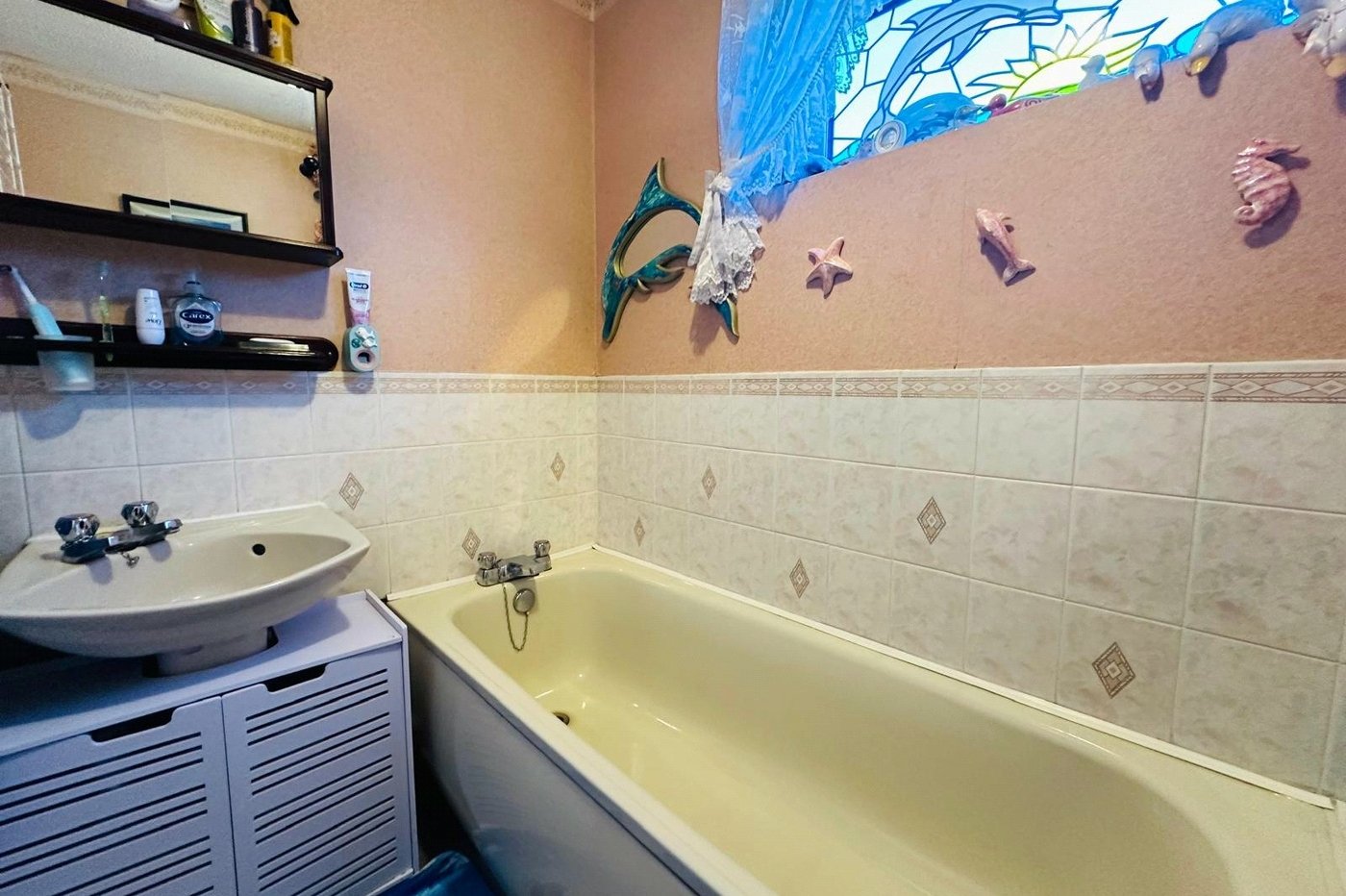 2 bedroom house for sale in London | Robinson Jackson