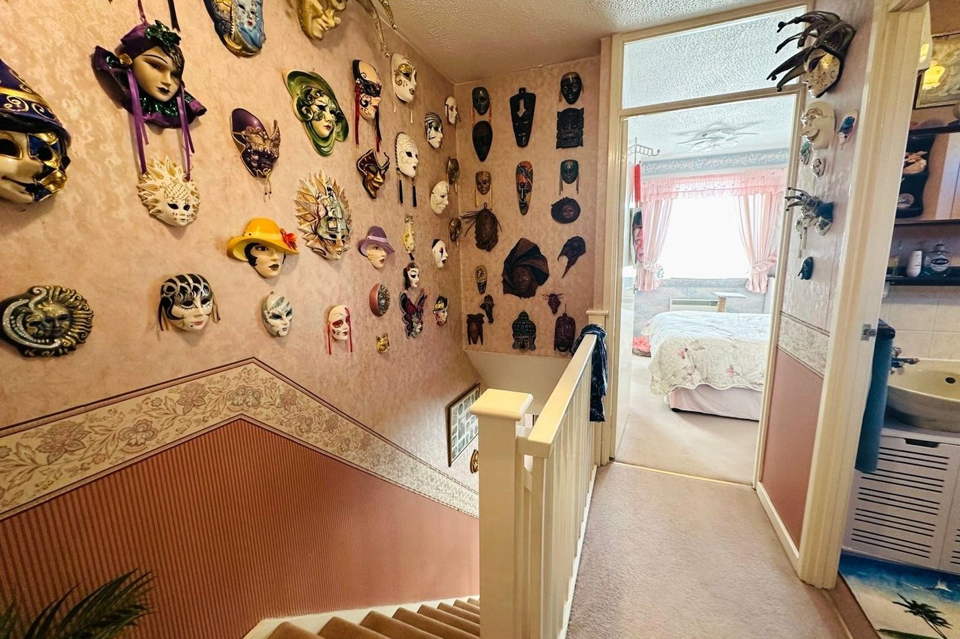 2 bedroom house for sale in London | Robinson Jackson