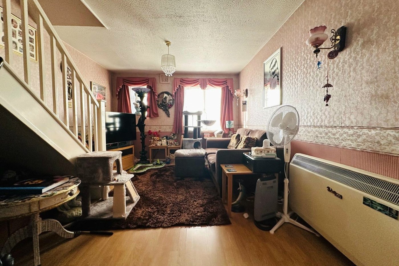 2 bedroom house for sale in London | Robinson Jackson