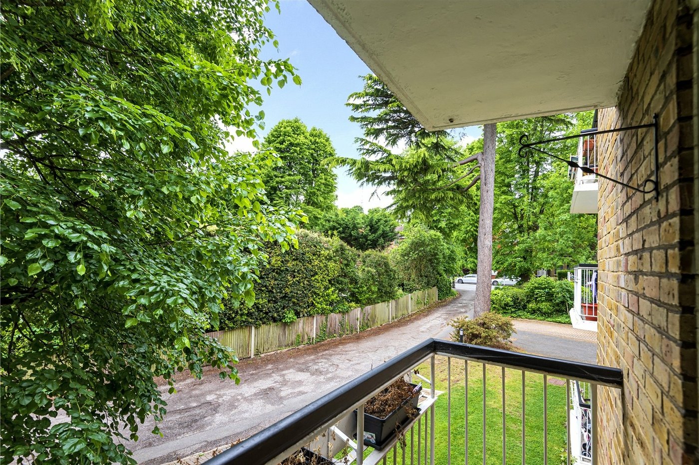 2 bedroom property for sale in London | Robinson Jackson