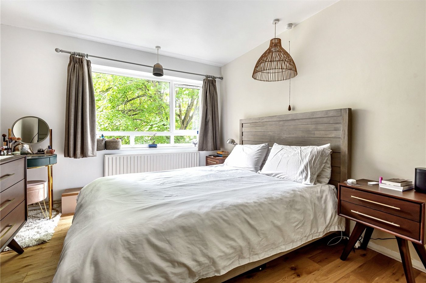 2 bedroom property for sale in London | Robinson Jackson