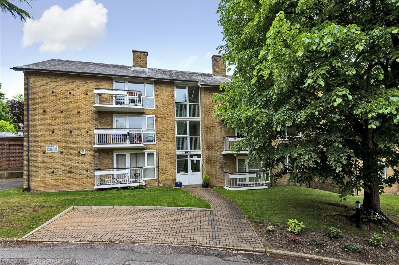 2 bedroom property for sale in London | Robinson Jackson