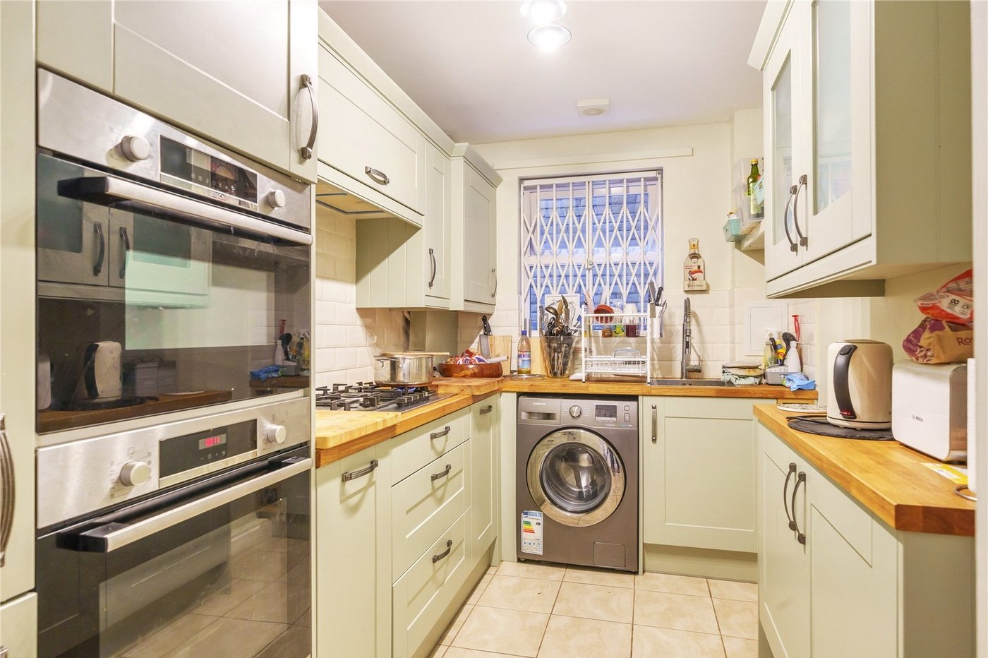 2 bedroom property for sale in London | Robinson Jackson