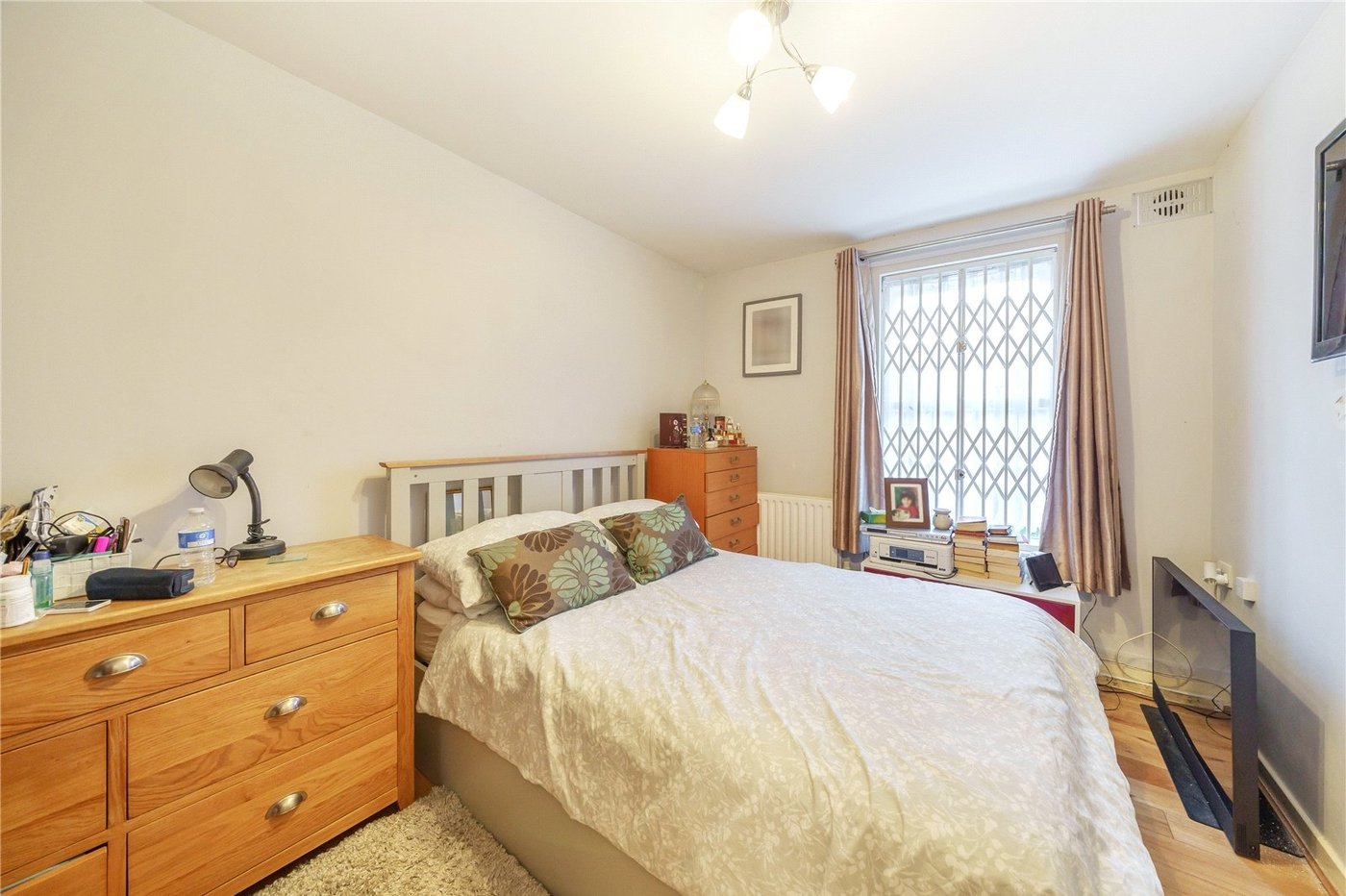 2 bedroom property for sale in London | Robinson Jackson