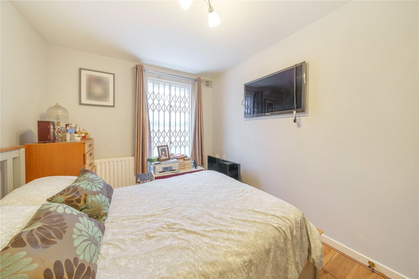 2 bedroom property for sale in London | Robinson Jackson