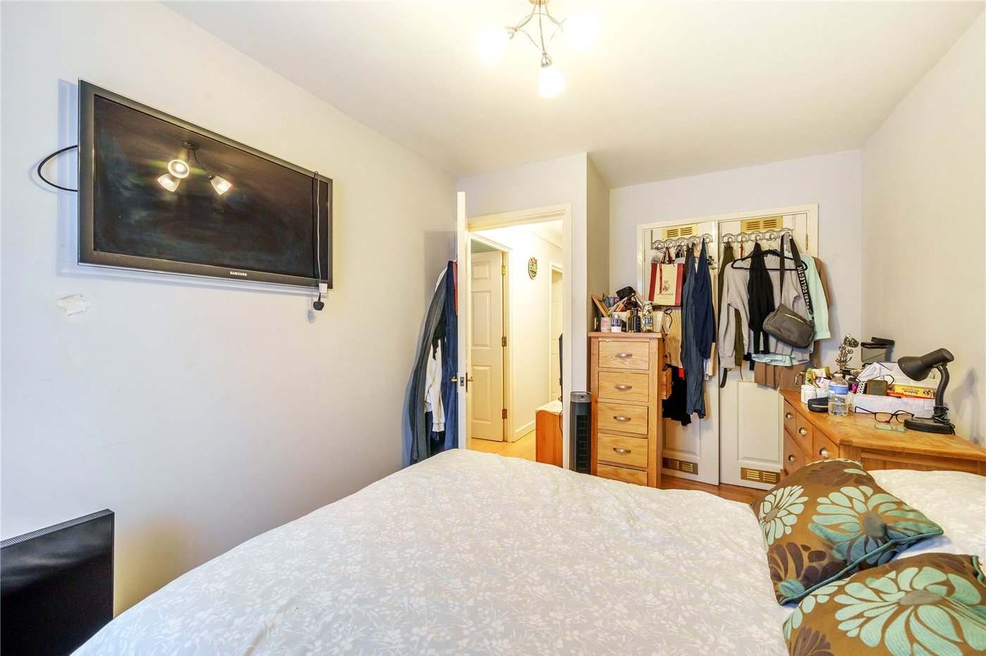 2 bedroom property for sale in London | Robinson Jackson